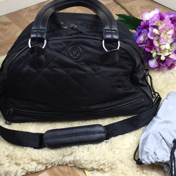 lululemon athletica Handbags - Lululemon Microfiber & Leather carrying bag